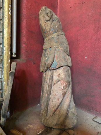 Estátua de arte sacra para restaurar
