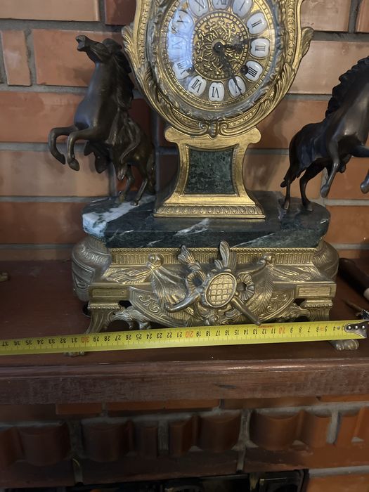 Камінний годинник з підсвічниками