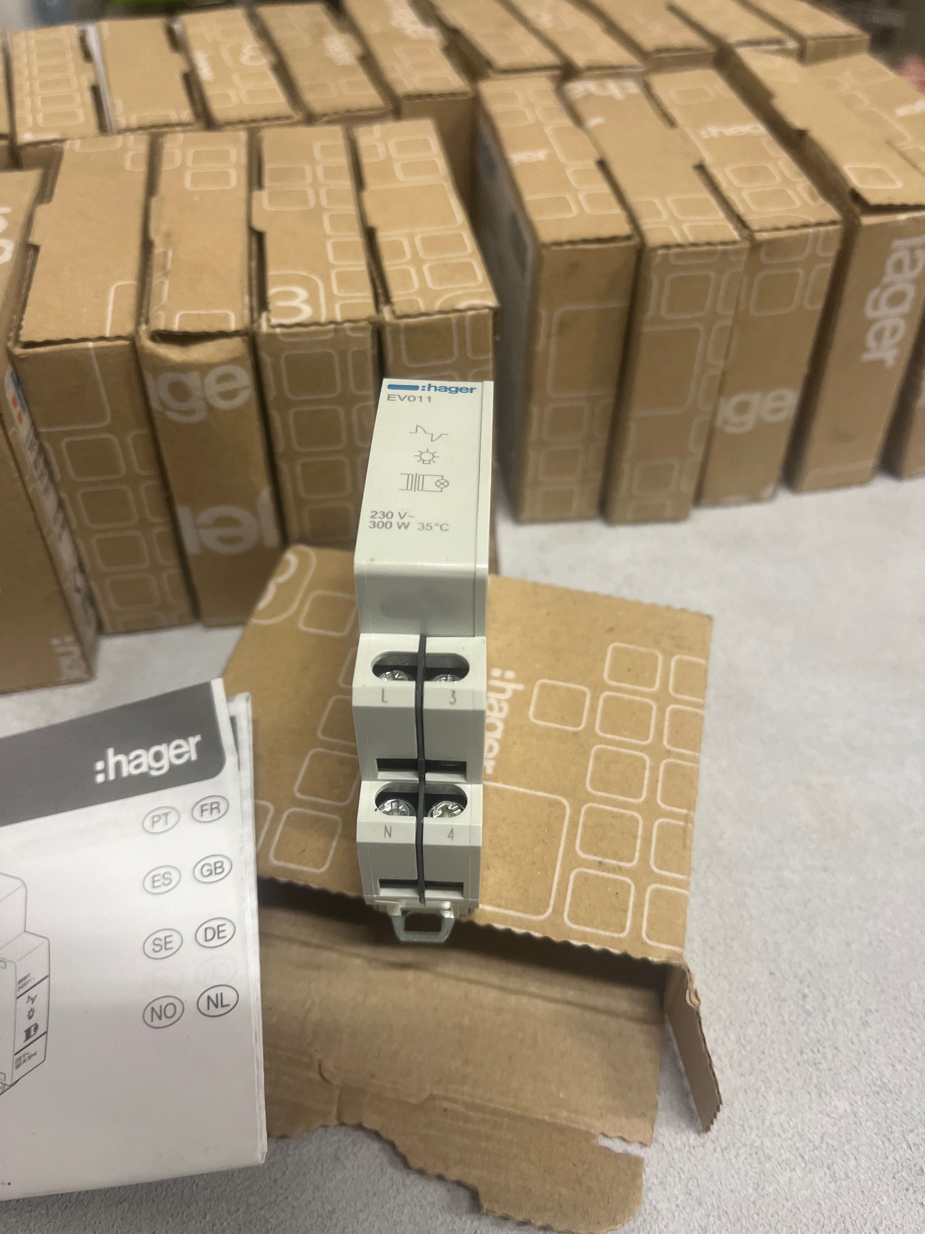 Ściemniacz zdalny 300W Hager EV011