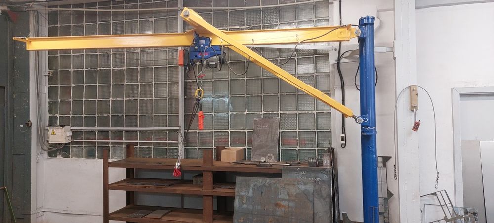 Кран консольно поворотный 1-2т