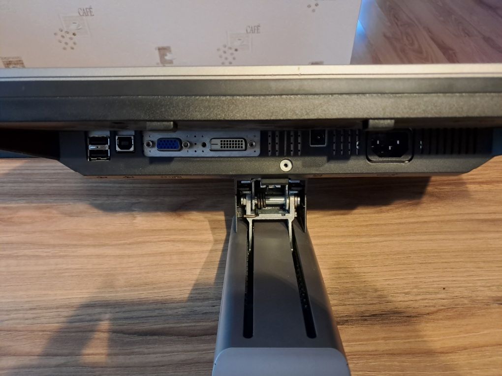 Monitor przemysłowy Dell 17cali