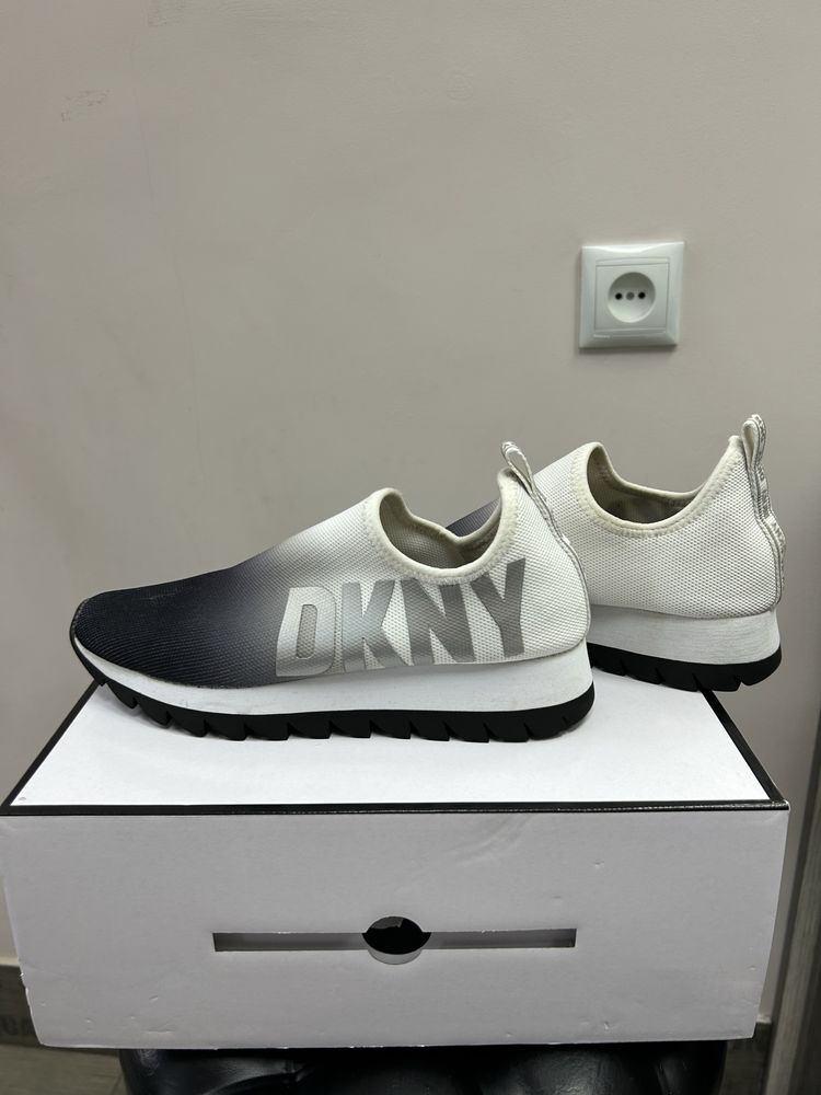 Кроссовки DKNY женские