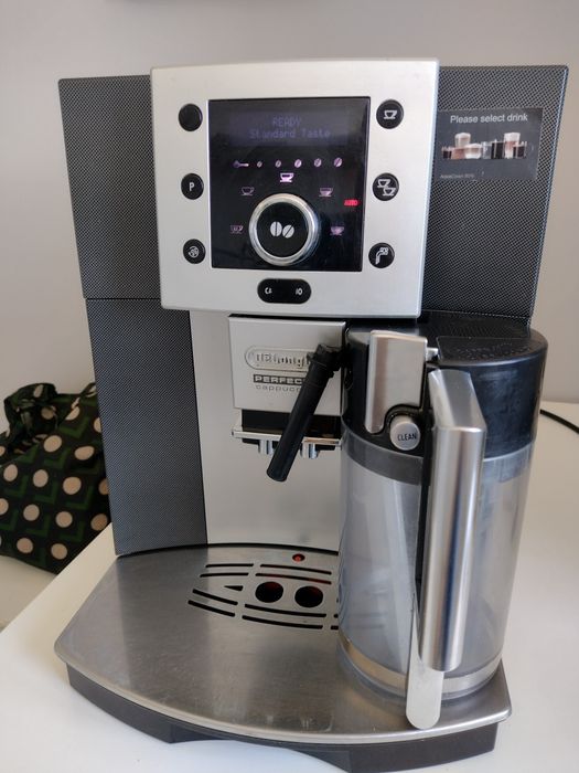 Automatyczny ekspres do kawy DeLonghi Perfecta Cappuccino Esam 5500