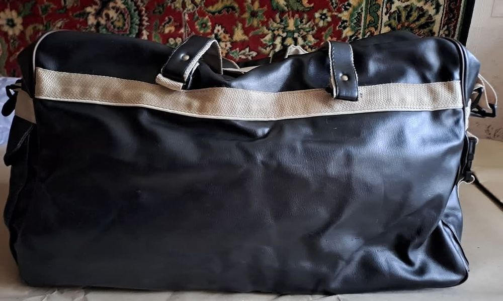 спортивна сумка та відріз байки