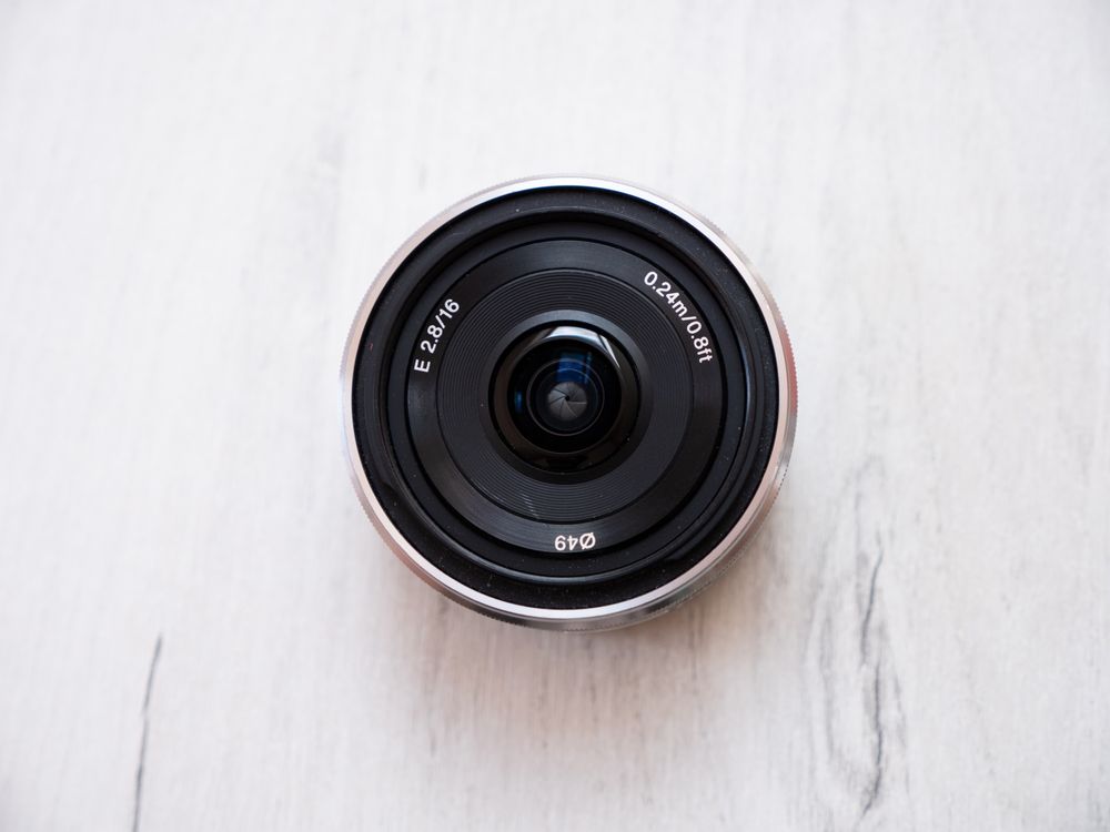 Продаю ширококутний оʼбєктив Sony E 16 mm f/2.8 Silver