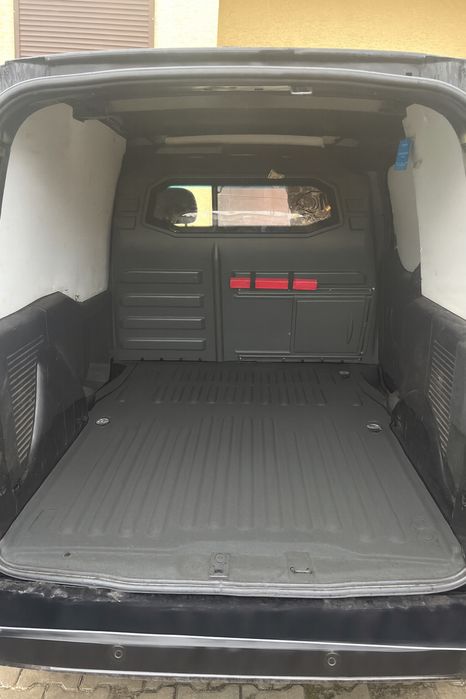 Доставка та перевезення вантажів Peugeot Partner