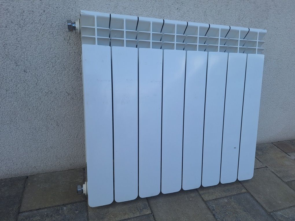 Grzejnik aluminiowy z osprzerem