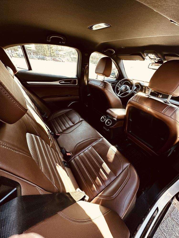 Alfa Romeo Stelvio – elegancja i styl, Twój idealny samochód do ślubu.