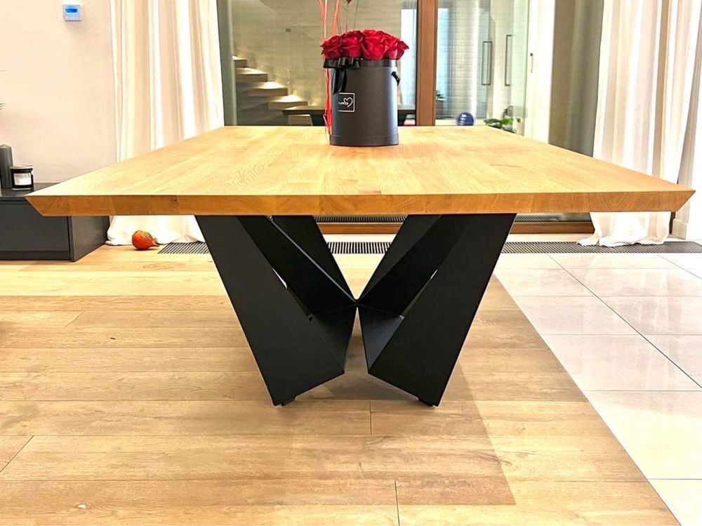 Stół do jadalni, drewniany blat, metalowe nogi