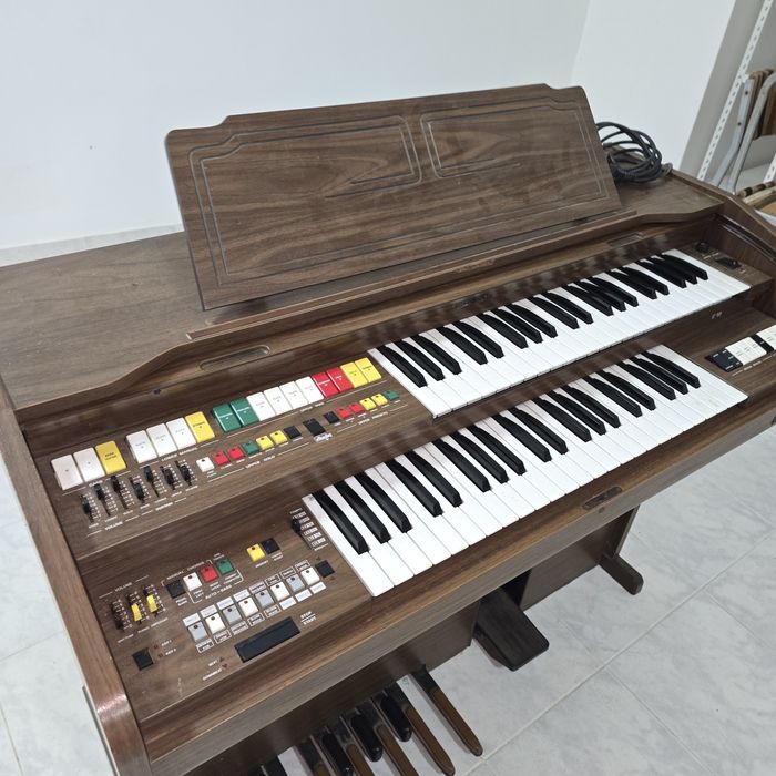 Orgão Elka E19 antigo