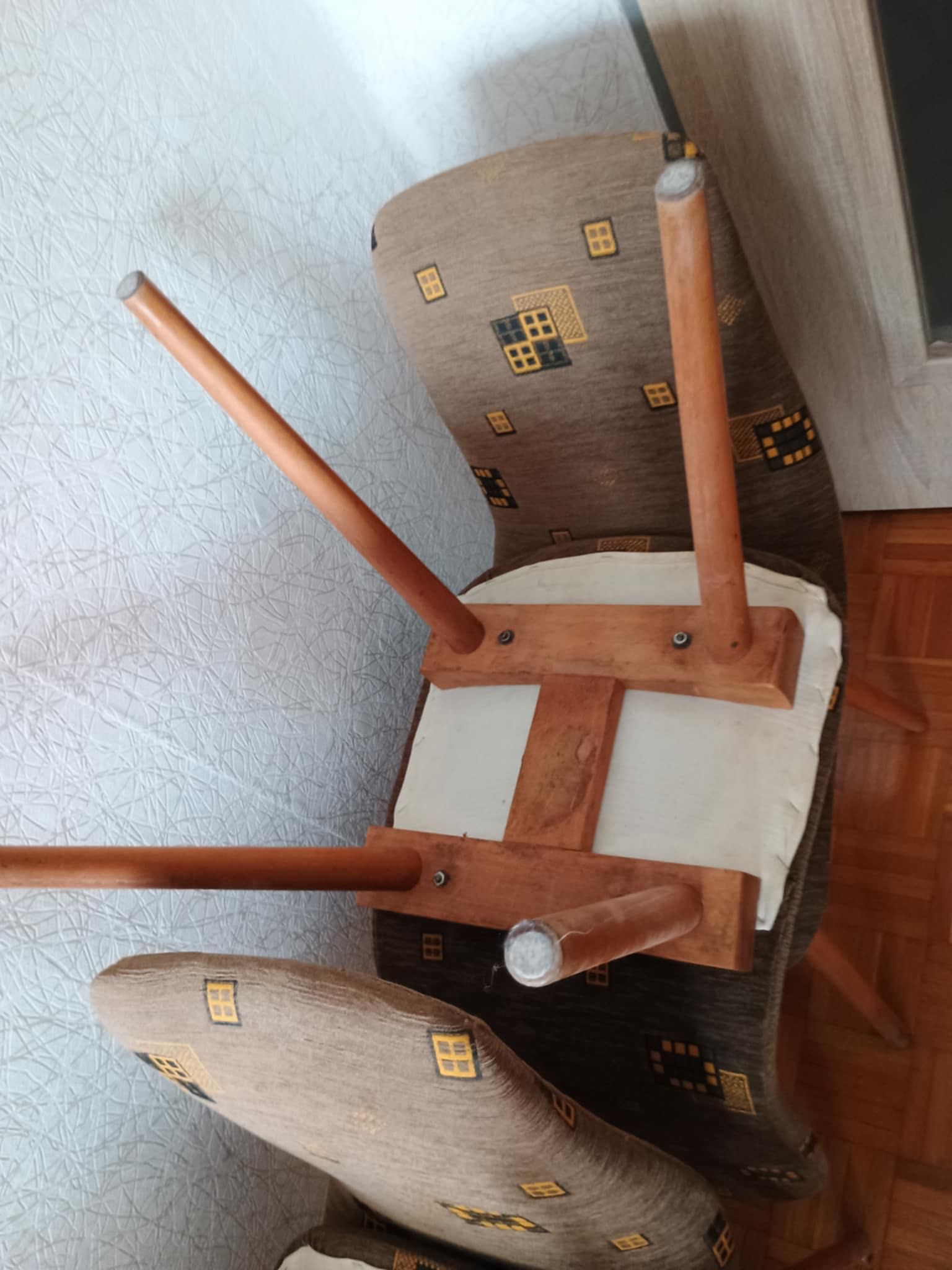 4 Krzesła tapicerowane