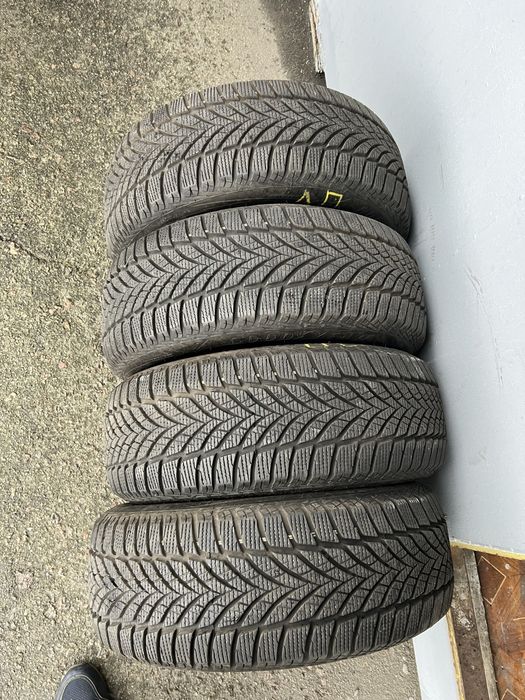 Резина зимова 235 45 r18 goodyear