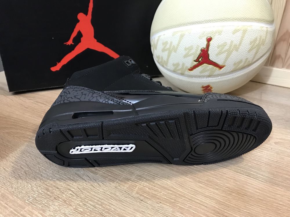 Jordan 3 Retro Black Cat в наявності 41-45