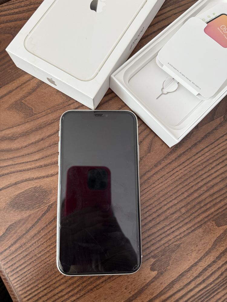 iPhone 11 128GB (білий) в ідеальному стані