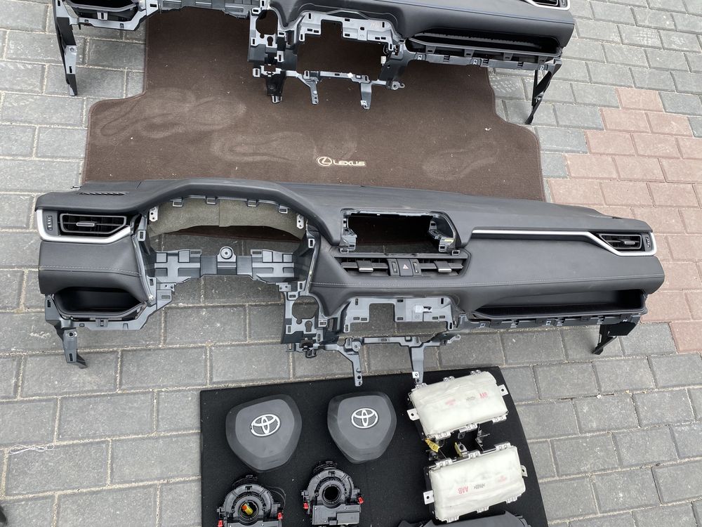 Toyota RAV4 2019 - 2022 безопасность: подушка, шторка, ремни, торпеда