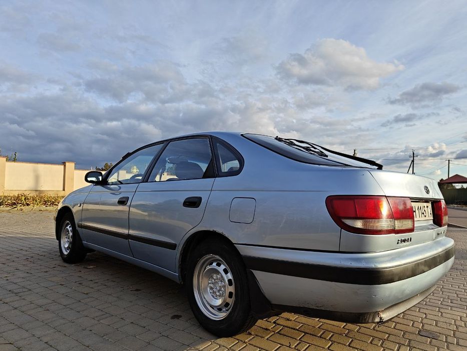 Продам машину Тойота Карина Е срочно