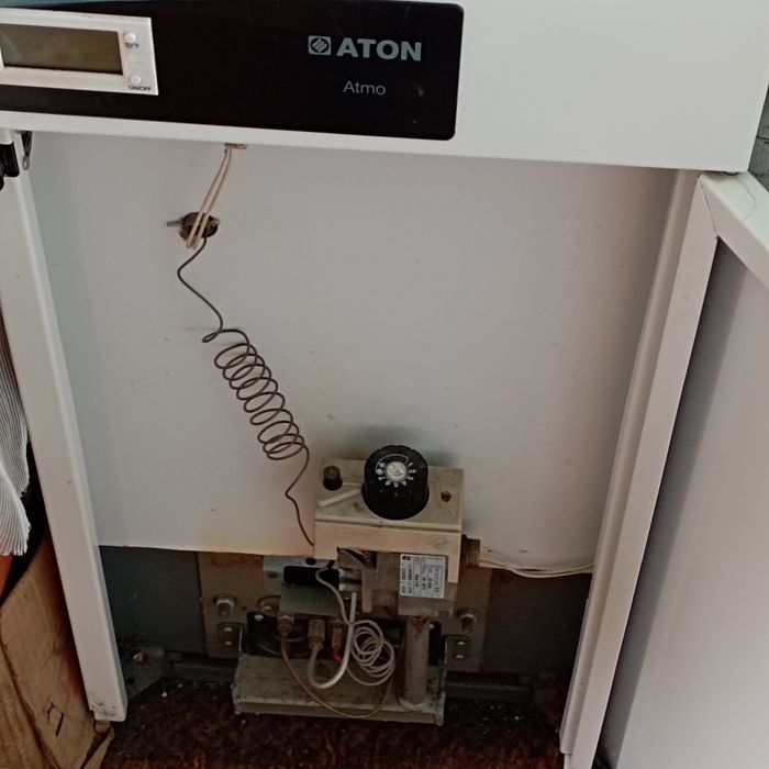 Продам котел газовий .