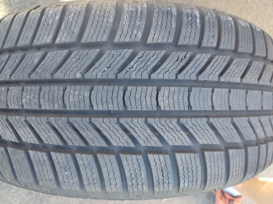 Opony zimowe Continental 245/45/18