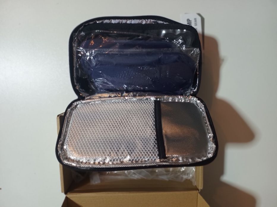 Eleganckie etui, torba izotermiczna na leki, insulinę. Nieużytkowane