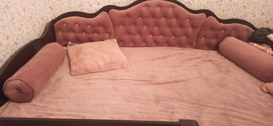 Кроватка Лион 6 с подушками и одеялом