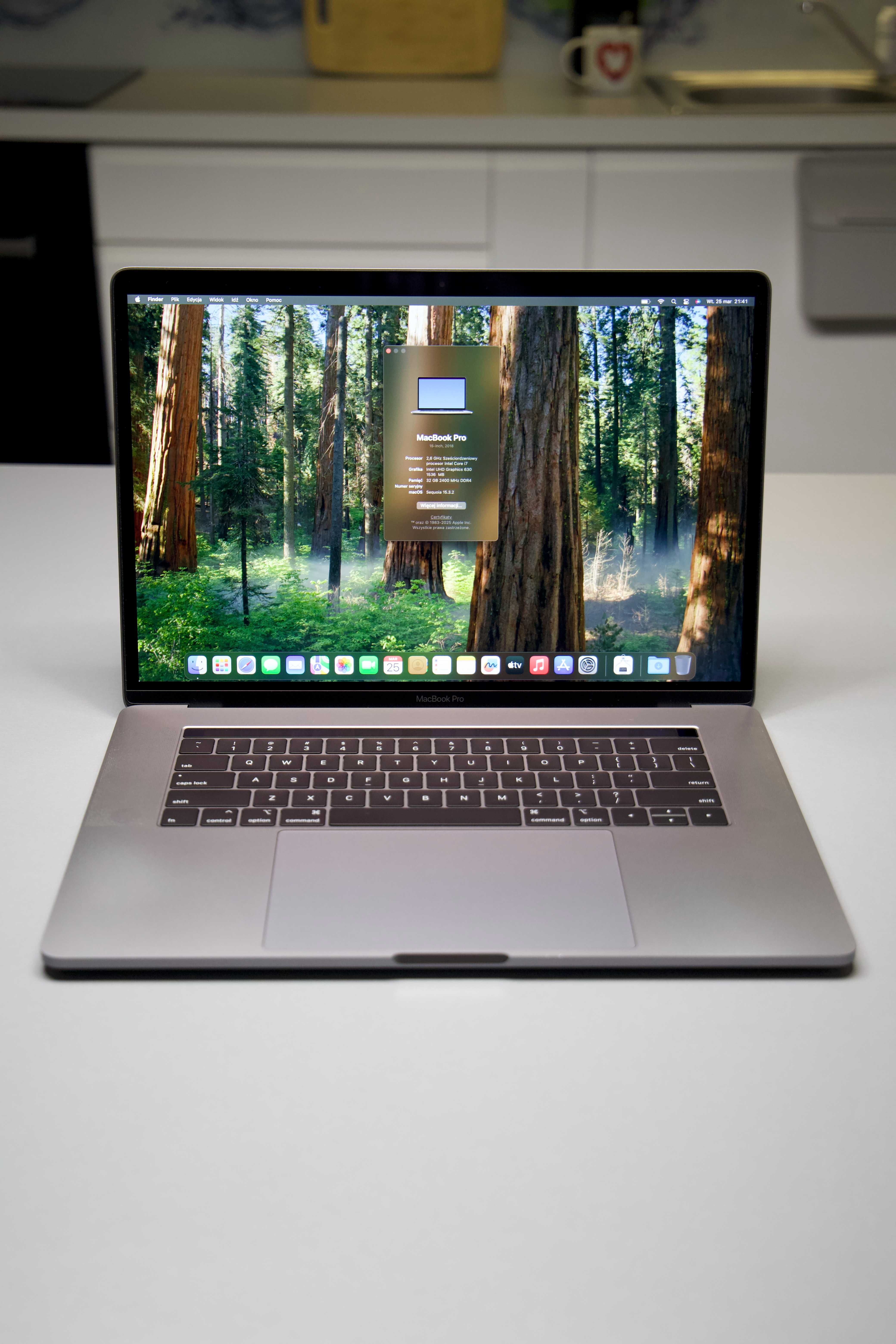 APPLE MacBook Pro 15" 2018 A1990 PRO VEGA 20! 32Gb RAM!