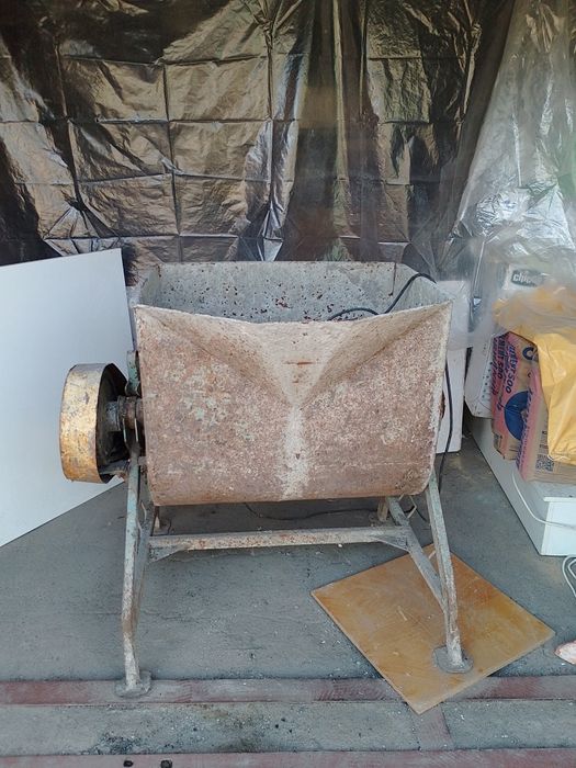 Робочий змішувач з мотором і редуктором