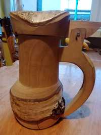 Drewniany kufel z przykrywką