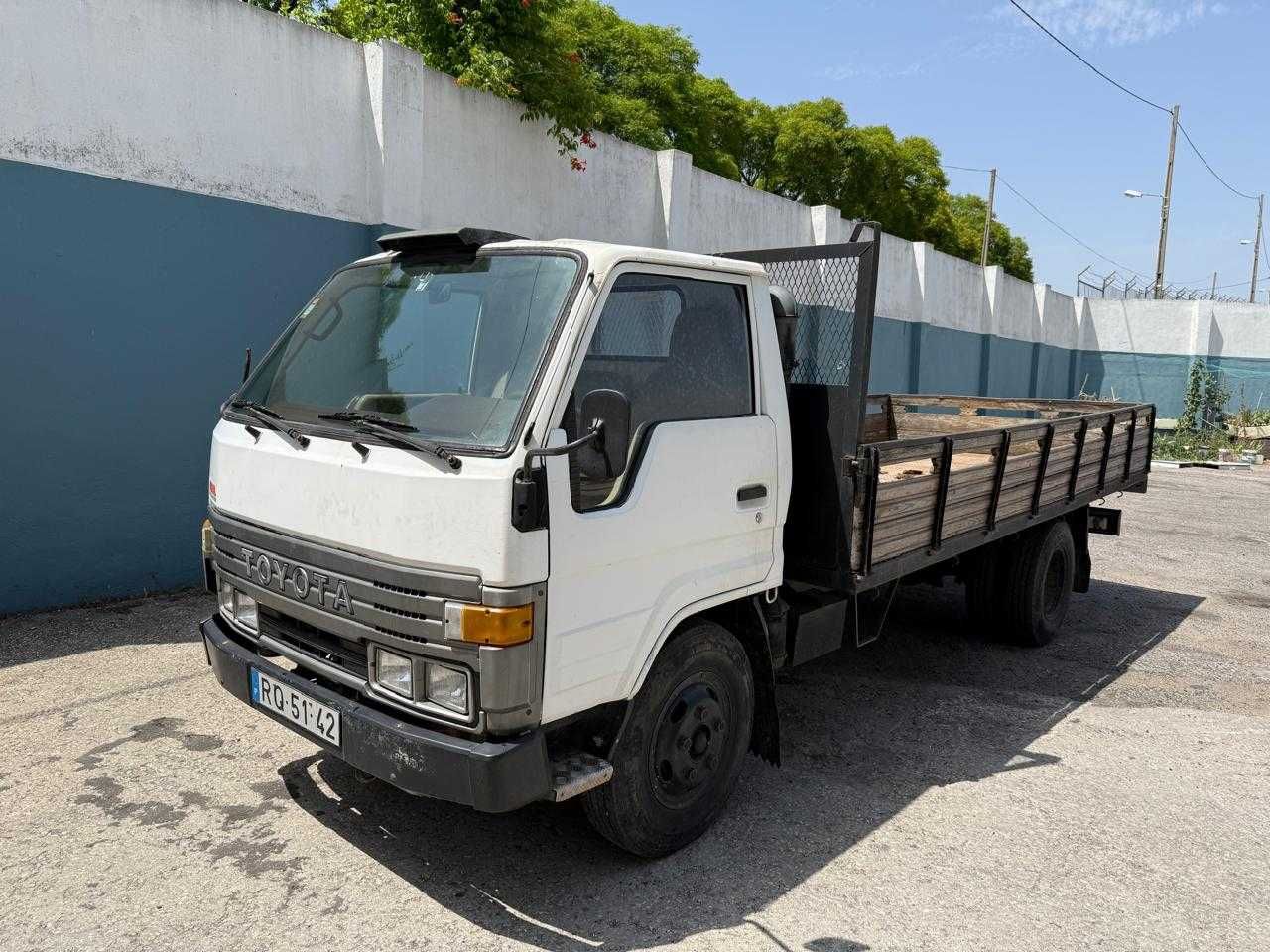 Toyota Dyna 250 com apenas 45 mil KM