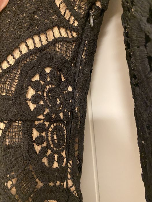 Sukienka koronkowa czarna 34