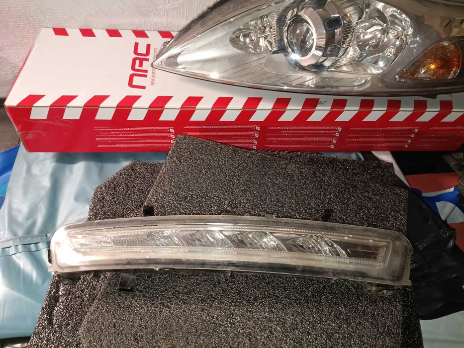 Mondeo MK4 lift lampa przednia lewa LED dzienna grill