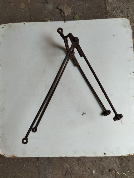 Stary nietypowy bagażnik