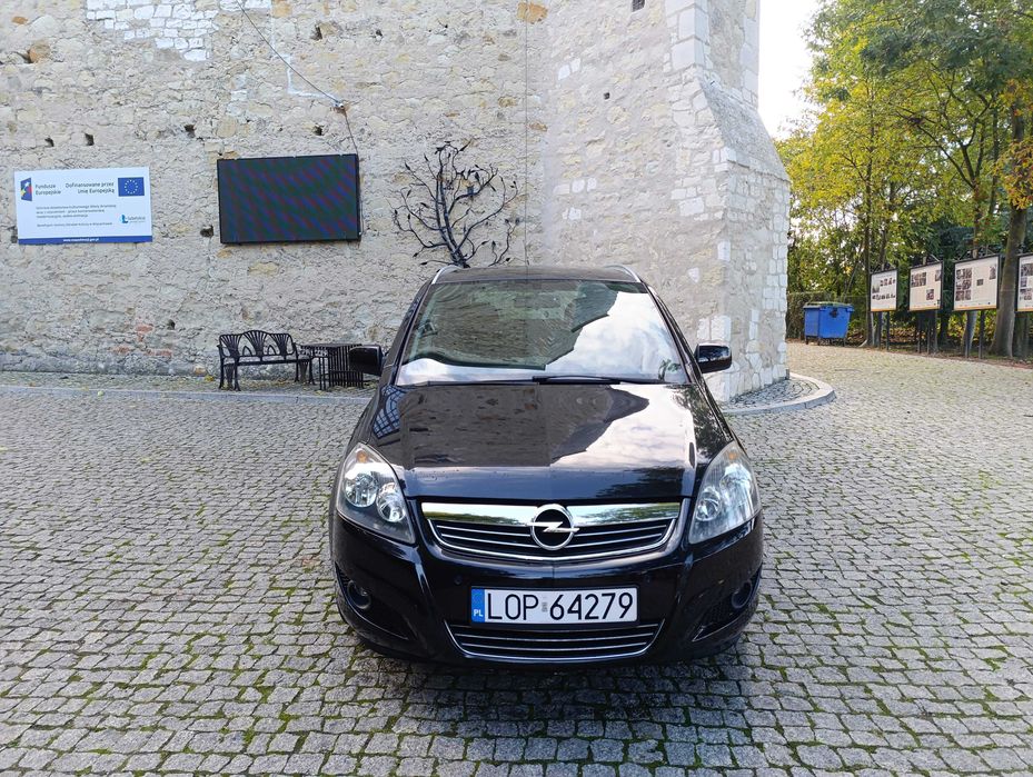 Opel Zafira 1.8 Benzyna Zadbany Bezwypadkowy w Bardzo Dobrym Stanie