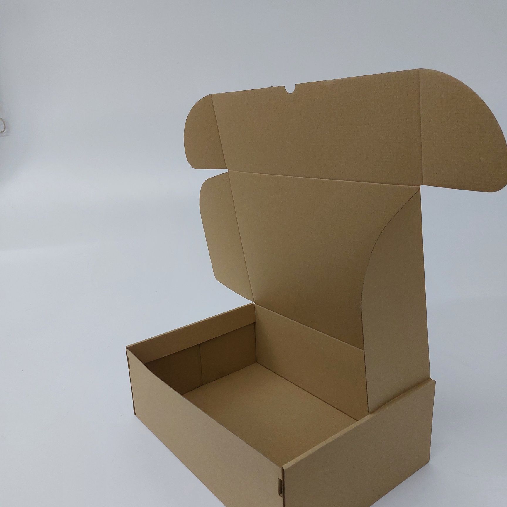 Caixas de cartão montagem rápida (C- 37cm L-25cm A-12cm)