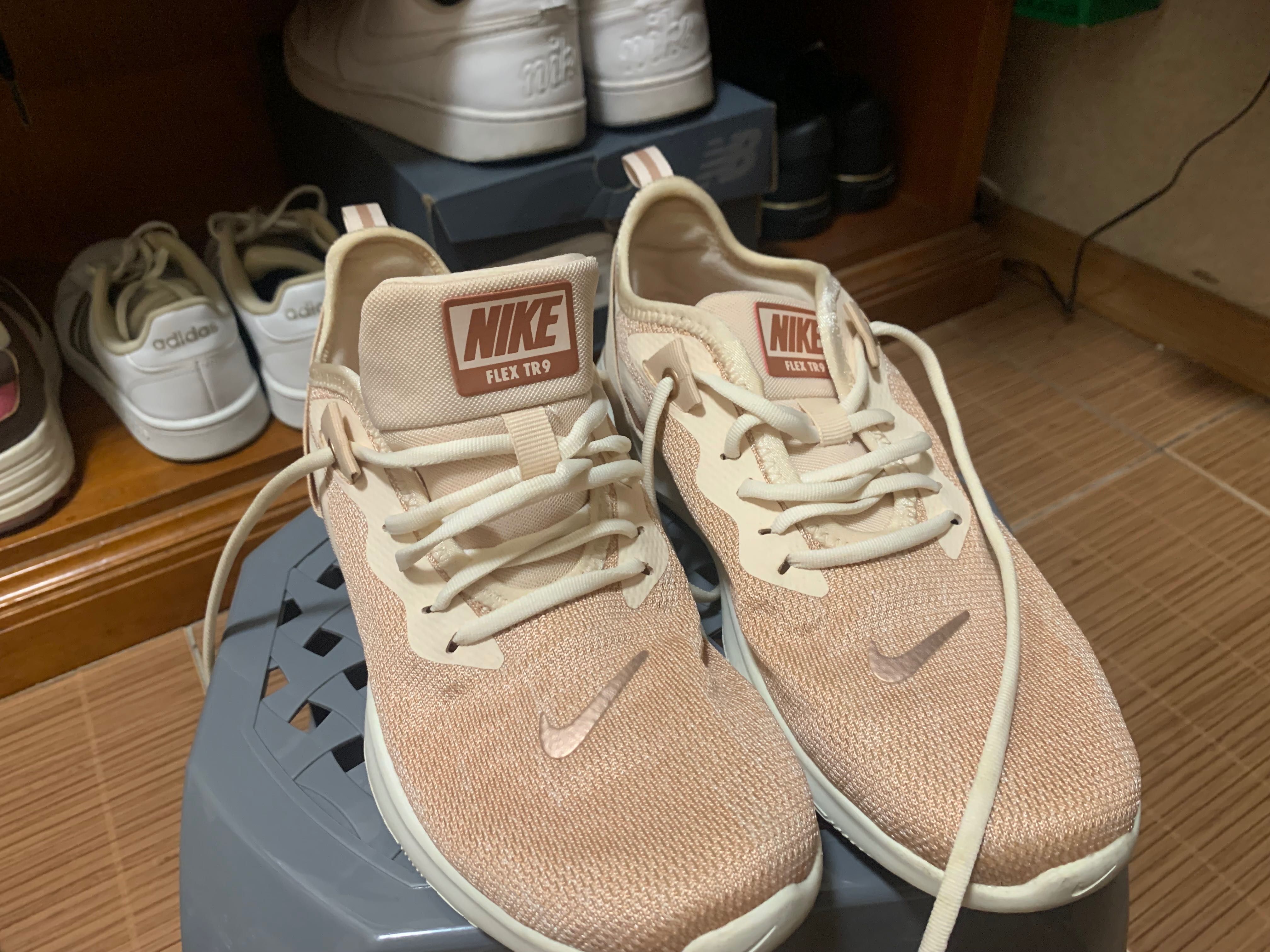 Жіночі кросівки nike flex tr9