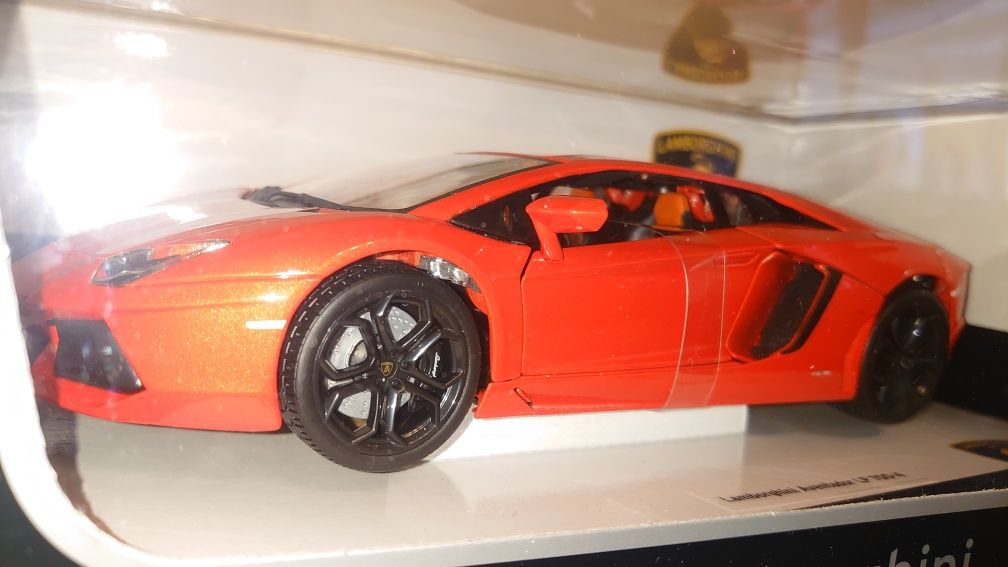 Bburago Lamborghini Aventador LP700-4 Orange 1:18 Bburago