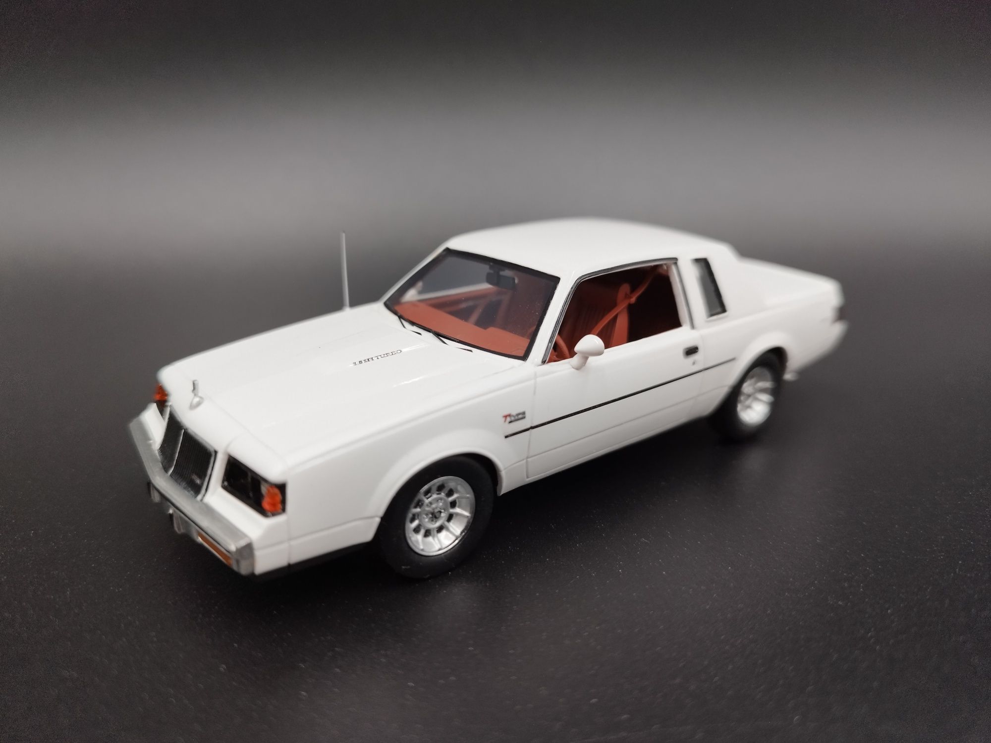 1:43 Auto Word Buick Regal Typ T (1986) white model