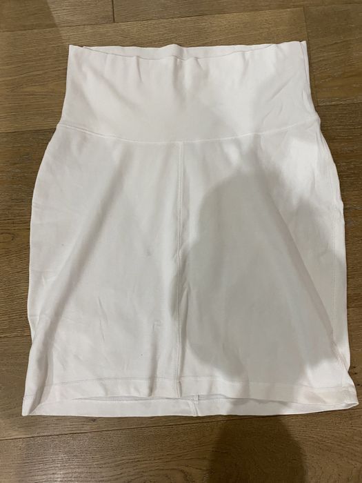 Biała spódnica damska