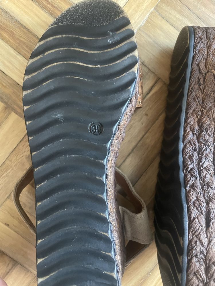 Sandalias, marca Tapadas n°39, em bom estado
