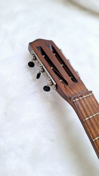 Gitara wysokości metra