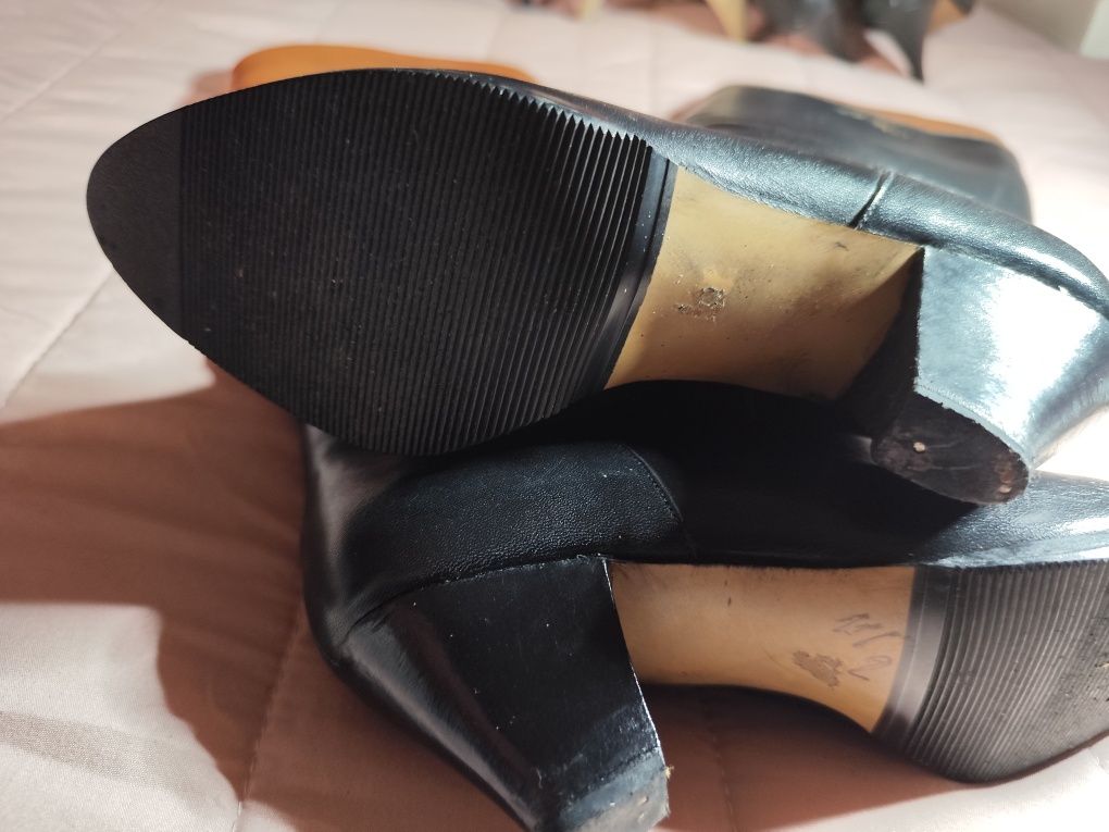 Botas de pele novas
