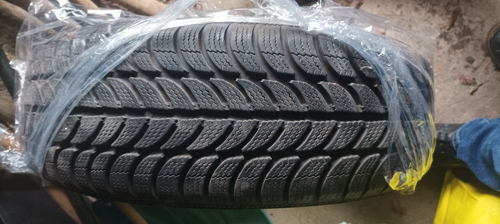 Продаю шини одну зиму їздили стан супер