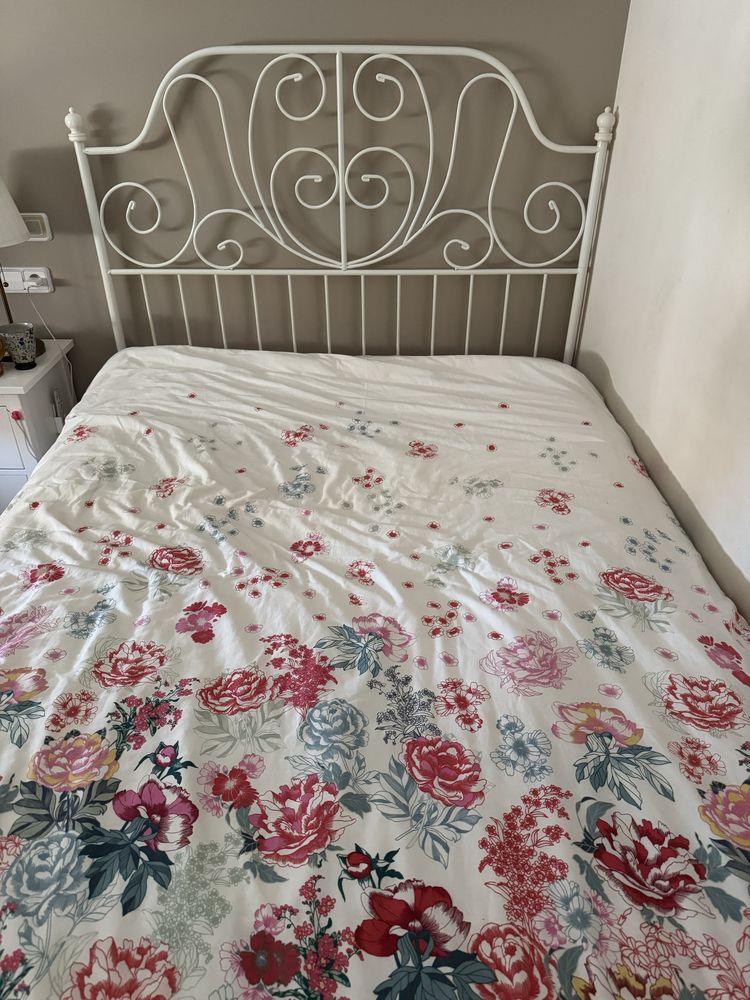 Cama Ikea, branca, modelo LEIRVIK