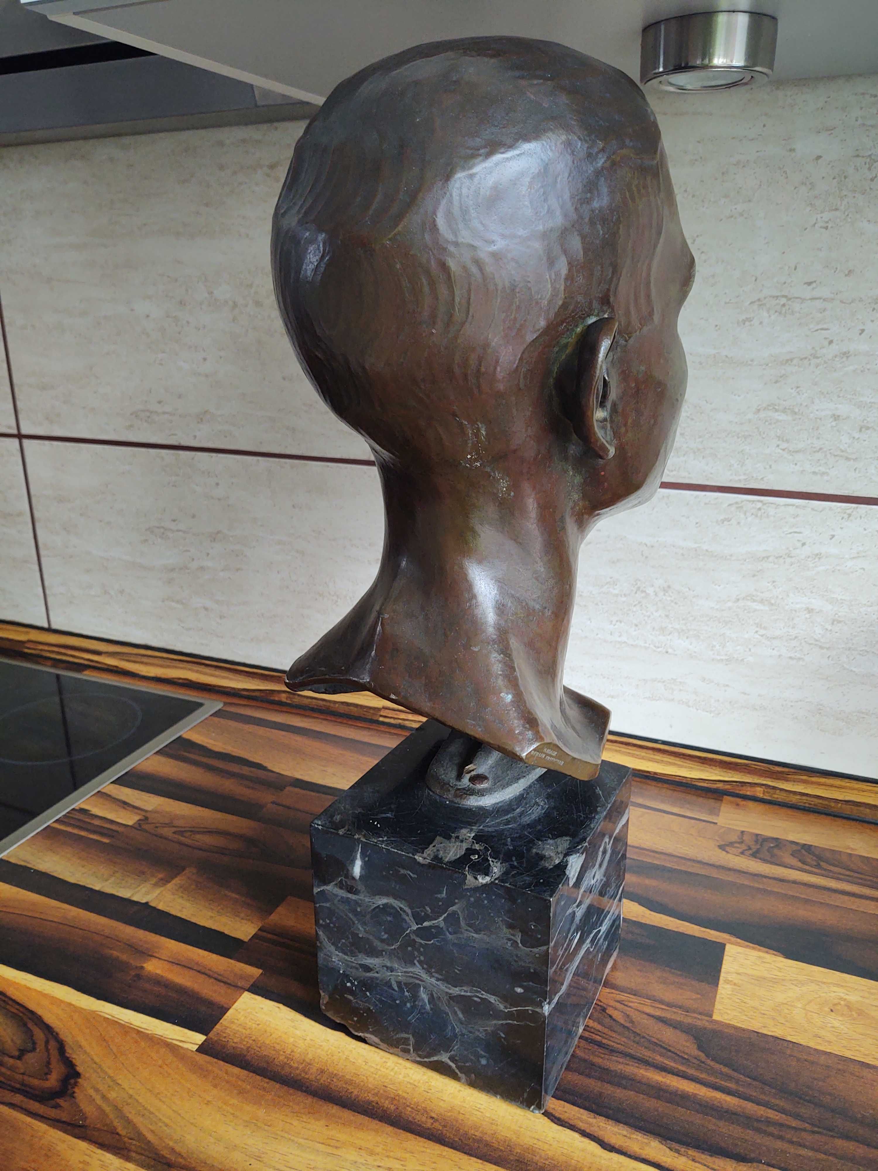 Figura odlew głowy z brązu. H. NOACK