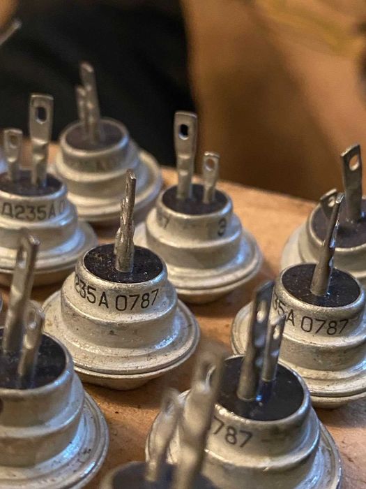 Ку 201, 202, 208, 221 Д235А тірістор сімістор