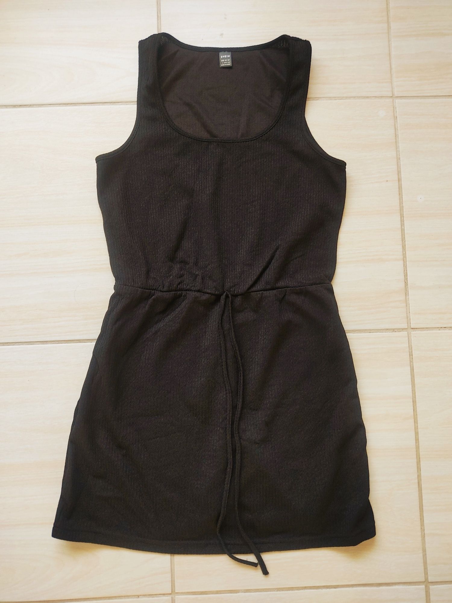 Vestido preto novo
