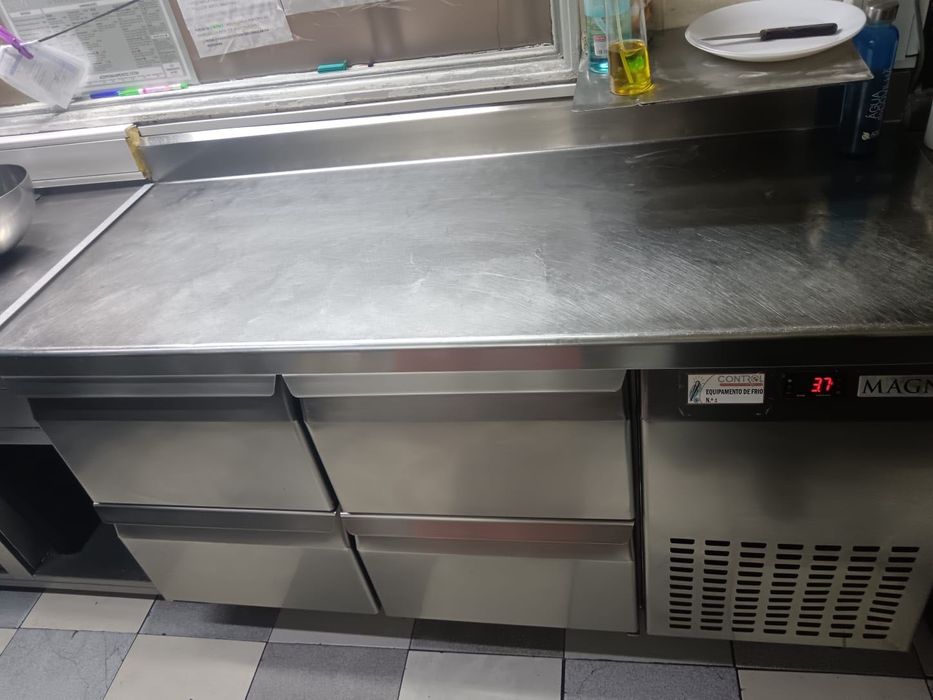 Bancada frigorífica com gavetas 1,60x60