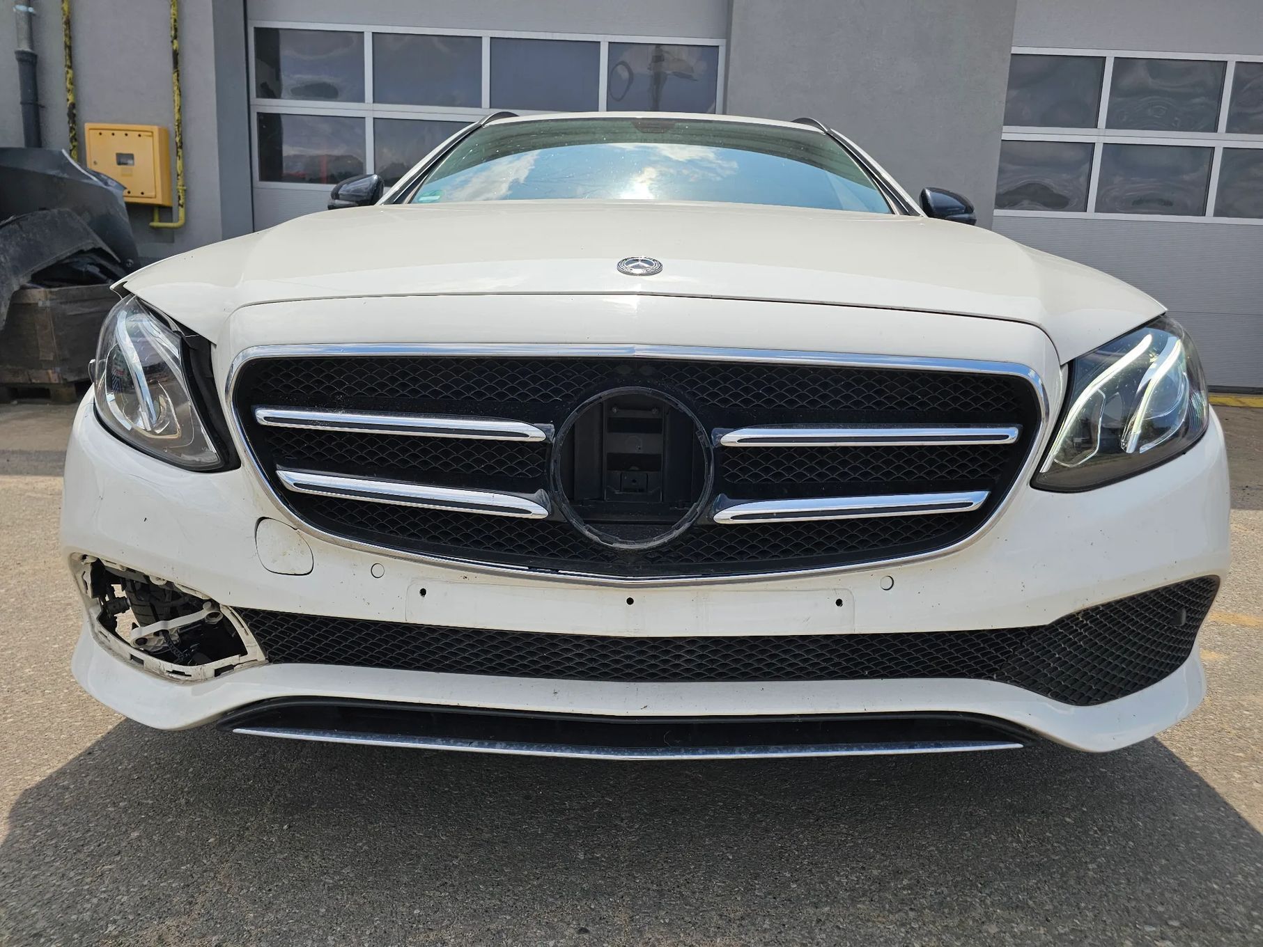 Mercedes-Benz Klasa E E220d Avantgarde, lekko uszkodzona