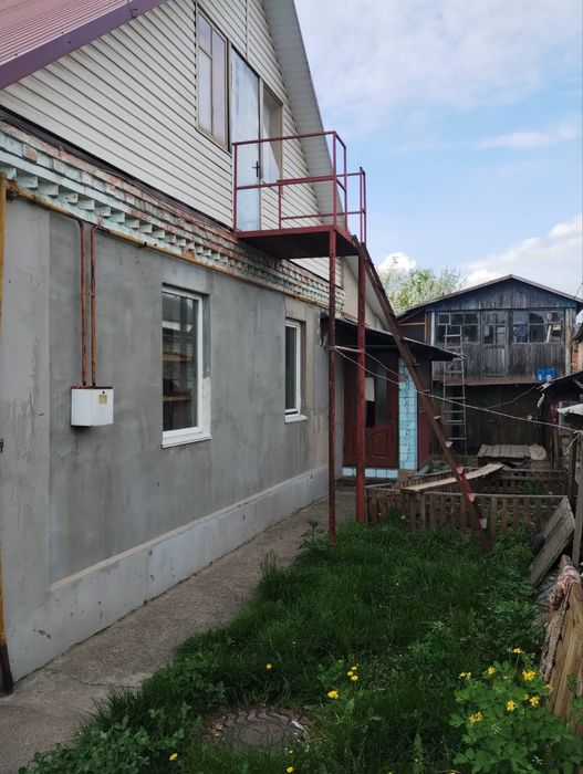 Продаж цегляного будинку