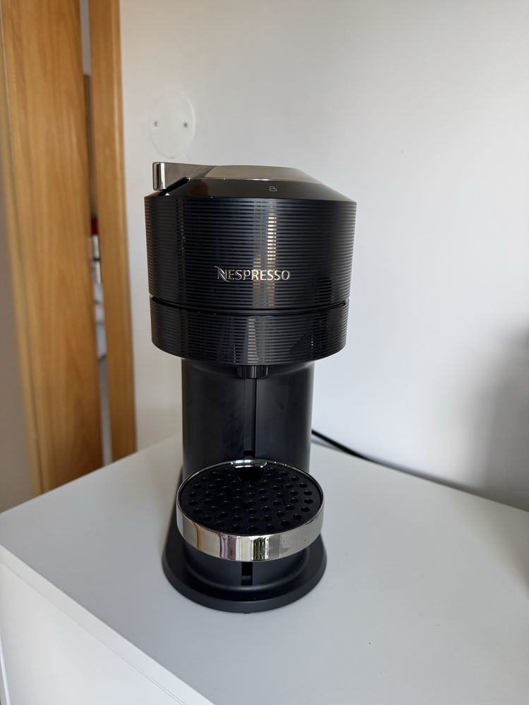 Maquina de cafe vertuo next premium