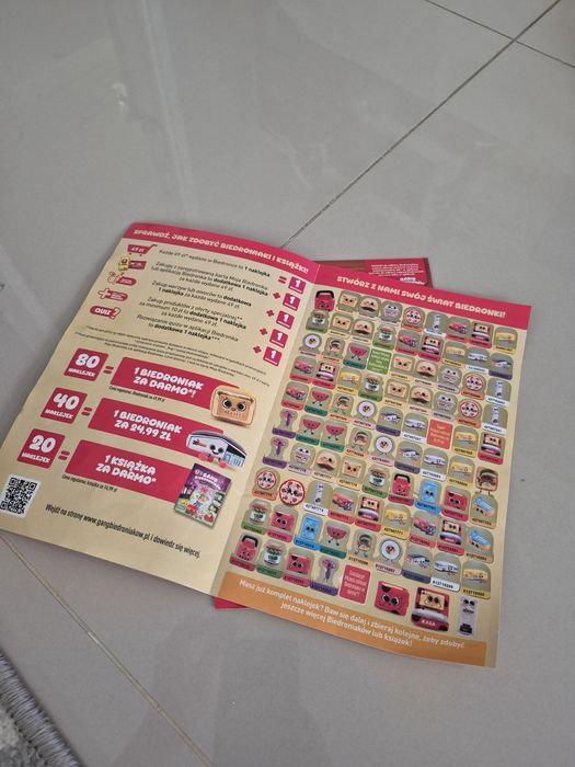 Jeden pełng album naklejek z biedronki gang biedroniaków biedronka na